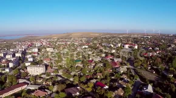 飞越罗马尼亚的一个小镇视频的预览图