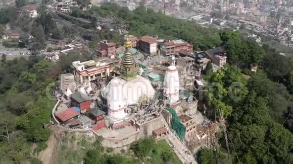 尼泊尔加德满都斯韦恩布纳寺空中镜头视频的预览图