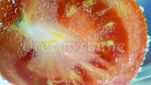 水中的番茄视频的预览图