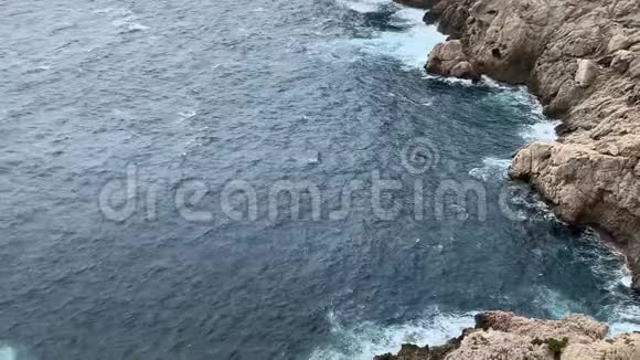 马洛卡海湾的岩石悬崖视频的预览图