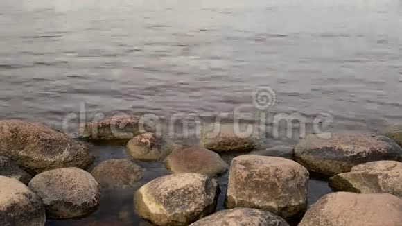 水和石头视频的预览图