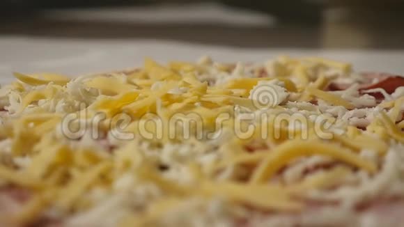 厨师手工制作意大利披萨clo视频的预览图