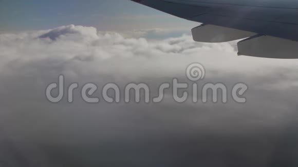 飞机翼对云视频的预览图