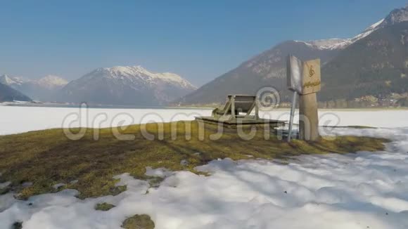 国家公园冰雪融化美丽的山景山峰上的冰川视频的预览图