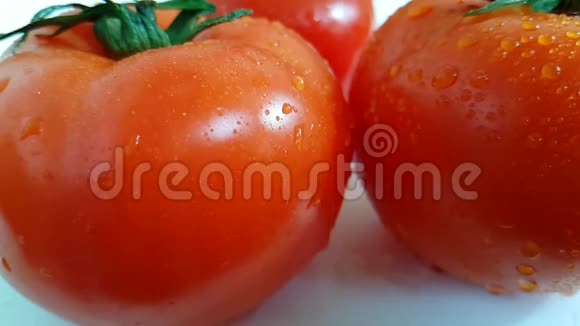 番茄倒水慢动作动态多汁视频的预览图