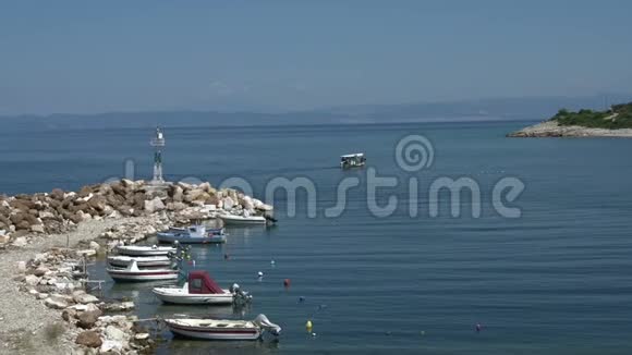 斯卡拉马里昂塔索斯希腊小港渔船视频的预览图