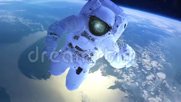 太空中的宇航员视频的预览图
