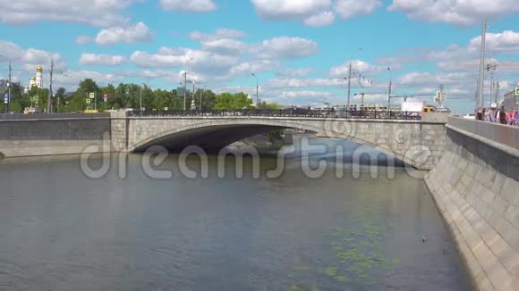 马莉卡梅尼桥莫斯科视频的预览图