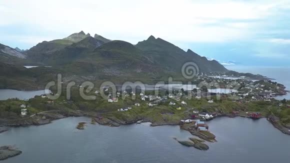 挪威Sorvagen小村庄的鸟瞰图视频的预览图