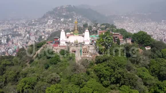 尼泊尔加德满都斯韦恩布纳寺空中镜头视频的预览图