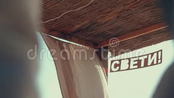 木制标牌俄罗斯式背光遮阳背景天空视频的预览图