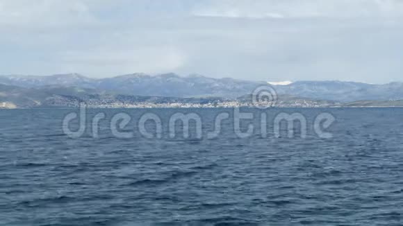希腊科孚岛卡西奥皮村爱奥尼亚海绿松石水的美丽海景视频的预览图