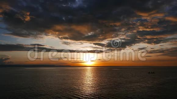 卡莫特斯岛03号的火热日落视频的预览图