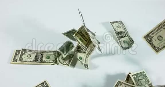 1美元钞票在白色背景下飞行视频的预览图