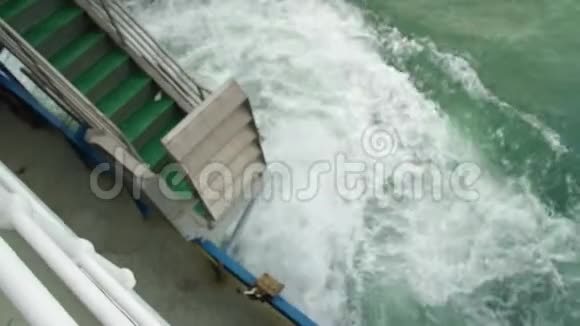轮船发动机造成的海洋尾流视频的预览图