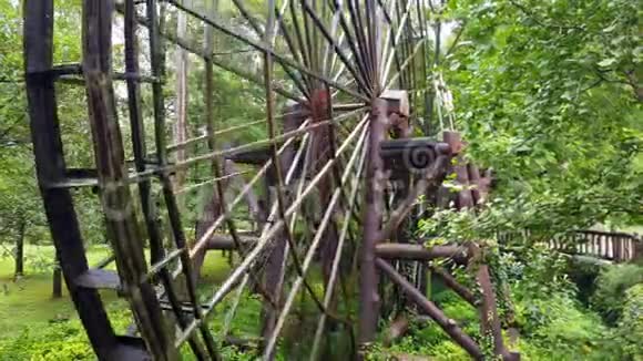 中国旧磨木水轮视频的预览图