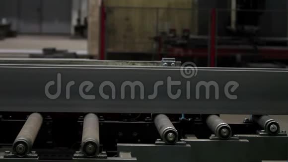 工业工厂生产线上的钢筋视频的预览图