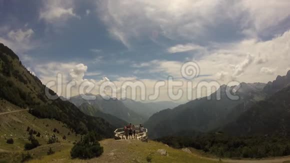 阿尔巴尼亚阿尔卑斯山山峰的Paradisiacal景观视频的预览图