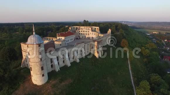2007年6月波兰贾诺维茨城堡鸟瞰图视频的预览图