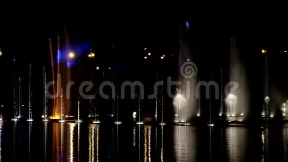 有灯光的跳舞喷泉第14集视频的预览图