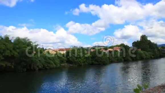 法国Limoux市和Aude河的时间流逝视频的预览图