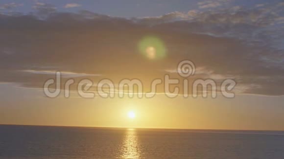 太阳暖海流云视频的预览图