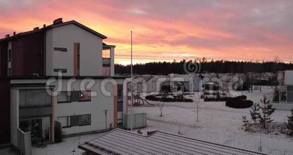 美丽的冬季日落芬兰喀拉瓦视频的预览图
