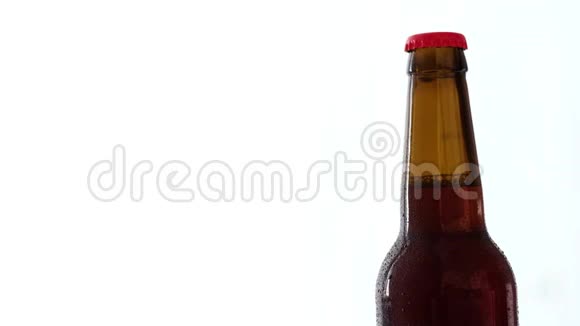 棕色啤酒瓶视频的预览图