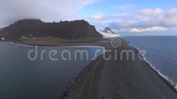 一条沙把海湾和海洋隔开安德列夫视频的预览图
