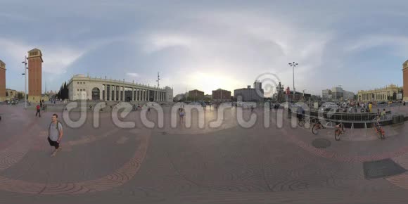 巴塞罗那Espana广场360VR人员和交通视频的预览图