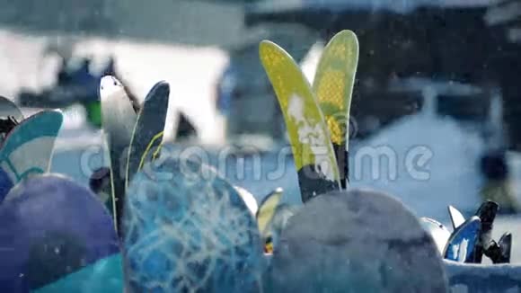 滑雪板和降雪板视频的预览图