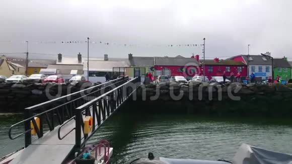 爱尔兰港口的船只视频的预览图