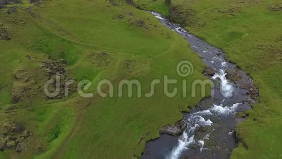 冰岛南部的快速山河安德列夫视频的预览图