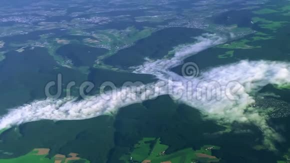 从飞机上看到云和山视频的预览图