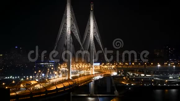 4夜间圣彼得堡新建斜拉公路桥的K时程视频的预览图