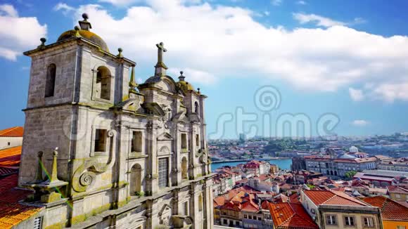 波尔图古城葡萄牙里贝拉区的城市建筑视频的预览图