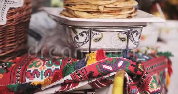 传统白俄罗斯菜煎饼东斯拉沃民族传统民俗庆典的属性视频的预览图