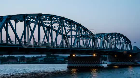 4曼谷大桥是通往曼谷市中心的桥梁视频的预览图