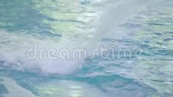 水流入水蒸气浴视频的预览图