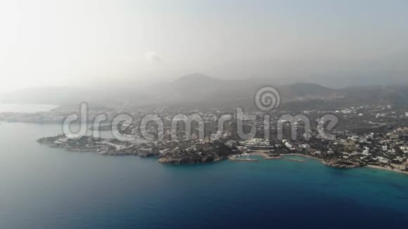 克里特岛空中观景从海上飞向克里特岛4K视频的预览图