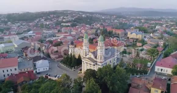 乌克兰外卡帕西亚乌兹霍罗德圣十字希腊天主教大教堂空中教堂视频的预览图