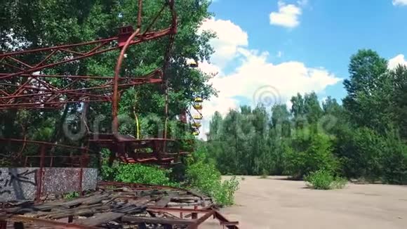 切尔诺贝利普里皮亚特游乐园旋转木马视频的预览图