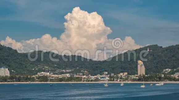 泰国普吉岛巴东海滩的时间推移景观视频的预览图