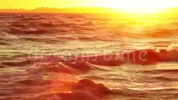 波浪和夕阳视频的预览图