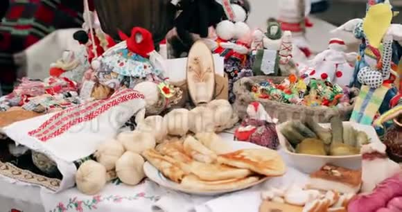 传统白俄罗斯菜煎饼东斯拉沃民族传统民俗庆典的属性视频的预览图