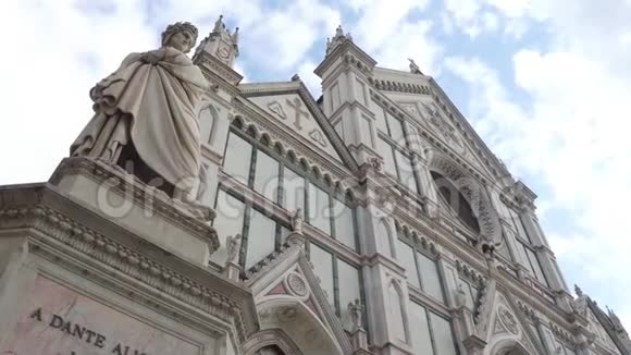 位于佛罗伦萨圣克罗西迪菲伦兹托斯卡纳历史中心的圣克罗西巴西利卡视频的预览图