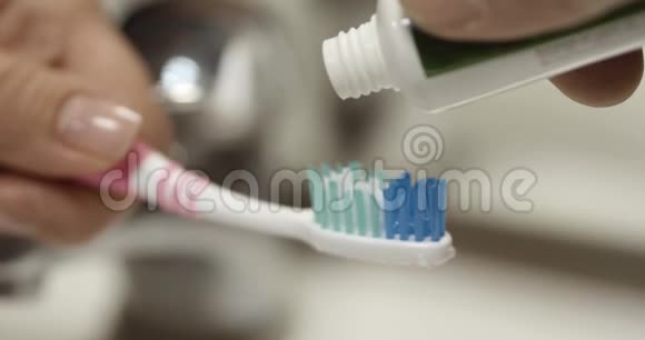 牙膏牙刷隔离视频的预览图