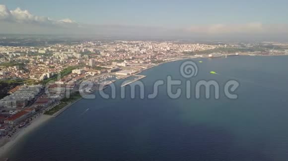 葡萄牙塞图巴尔市大西洋鸟瞰图视频的预览图