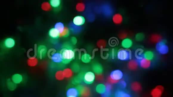 旋转五彩的bokeh灯圣诞节和新年的灯光闪烁视频的预览图