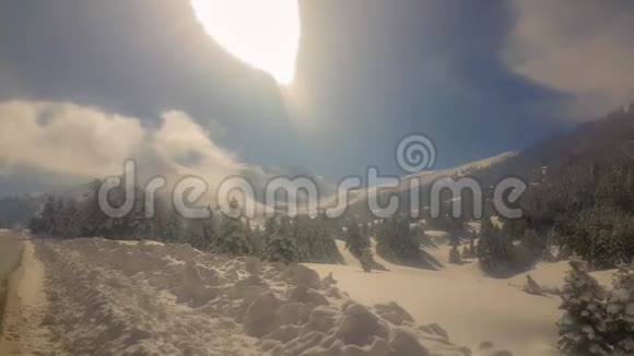 冬季希腊卡拉维里塔滑雪中心旅游目的地视频的预览图